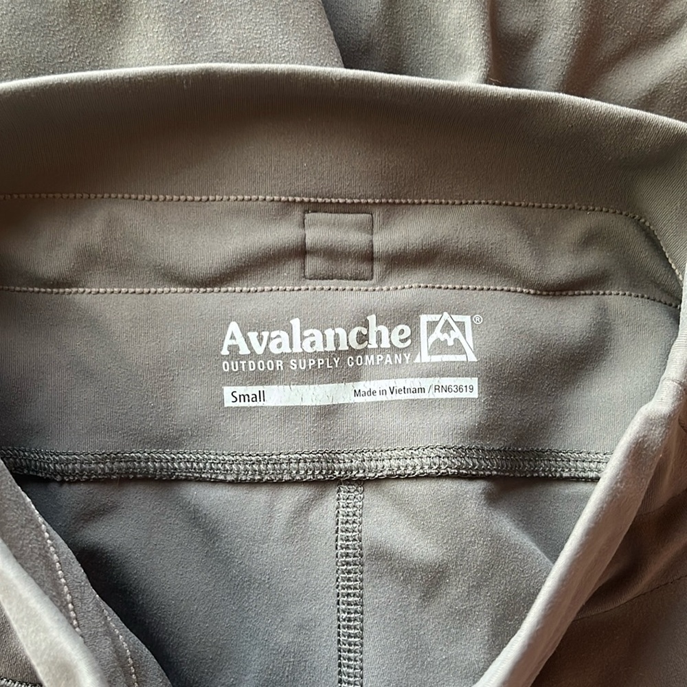 Avalanche Outdoor Supply Company. Straight leg yoga pant.